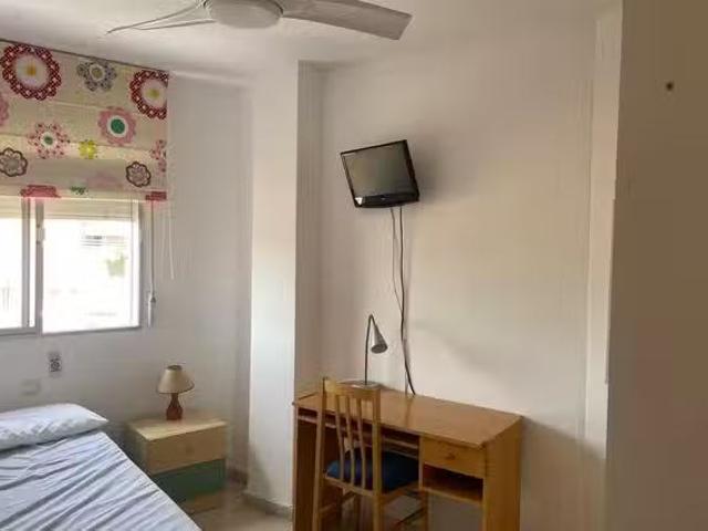 Acogedor Habitación en Calle Angosta del Carmen, Distrito Centro