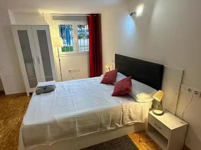 Bonito Habitación en Calle Carraca, Parque Victoria Eugenia