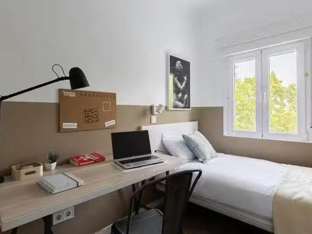 Acogedor Habitación en Calle Daoíz