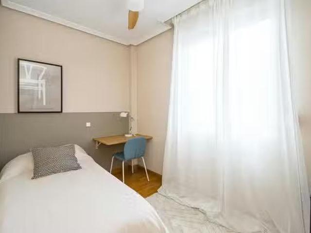 ¡En alquiler! Habitación en Calle de Umbría, Hortaleza