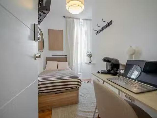 ¡Oferta! Habitación en Calle de Abades, Embajadores