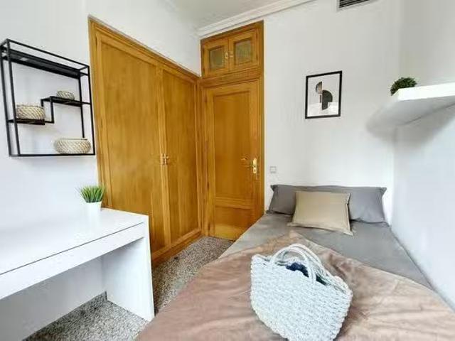 Barato Habitación en Calle de Antonio Machado, Valdezarza