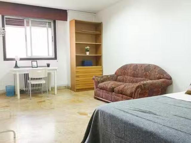 Único Habitación en Calle de Beatriz de Bobadilla, Ciudad Univ.