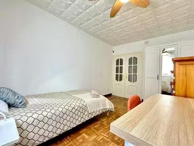 ¡Oferta! Habitación en Calle de Carlos Martín Álvarez, Puente.