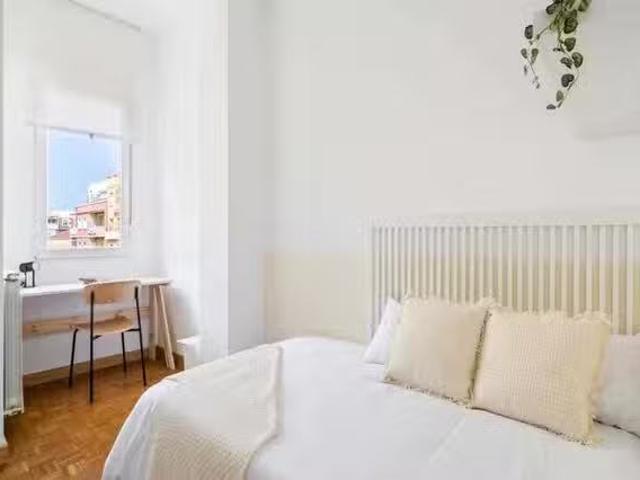 ¡Recién llegado! Habitación en Calle de Galileo