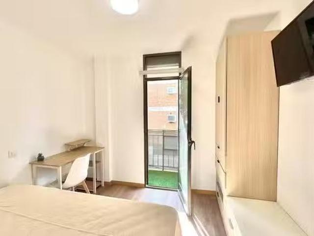 ¡Recién llegado! Habitación en Calle de Joaquín Turina, Caraba.