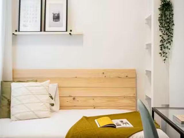 ¡Recién llegado! Habitación en Calle de la Ballesta, Centro