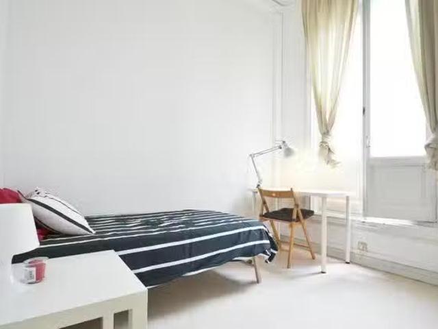 Bonito Habitación en Calle de las Fuentes, Sol