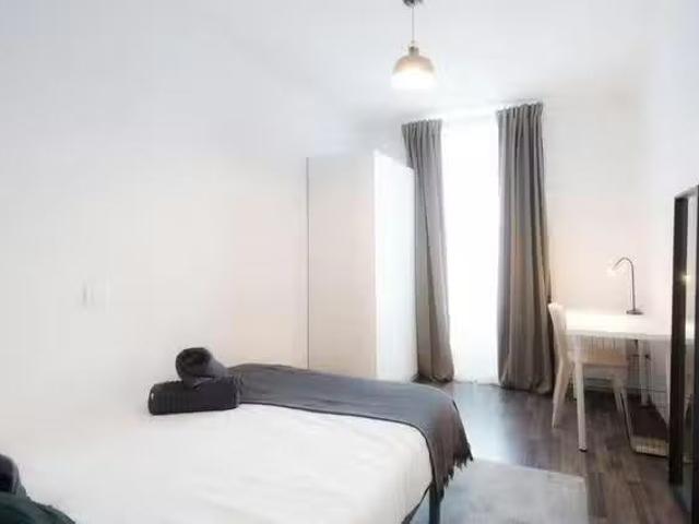 Barato Habitación en Calle de los Caños del Peral, Centro