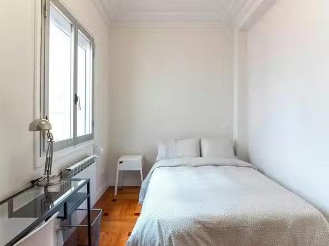 ¡Recién llegado! Habitación en Calle de los Desamparados, Cortes