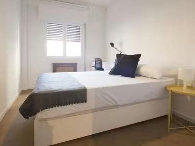 Acogedor Habitación en Calle de Mauricio Legendre, Castilla