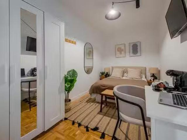 ¡En alquiler! Habitación en Calle de Orense, Cuatro Caminos