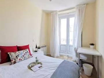 Único Habitación en Calle de Redondilla, Palacio