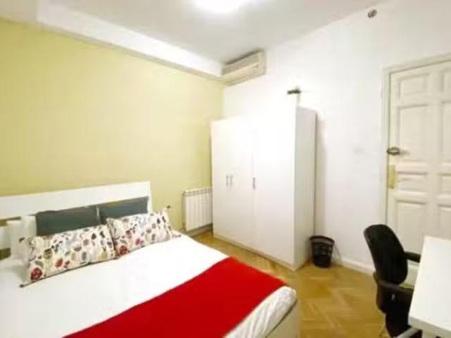 ¡Recién llegado! Habitación en Calle del Conde de Aranda