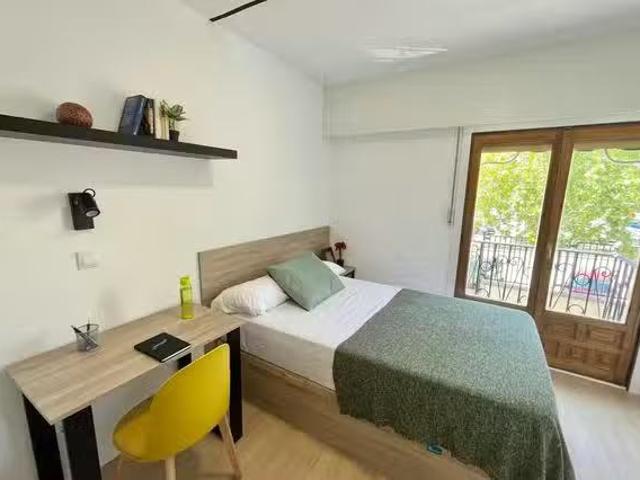 Acogedor Habitación en Calle del Petirrojo, Aluche