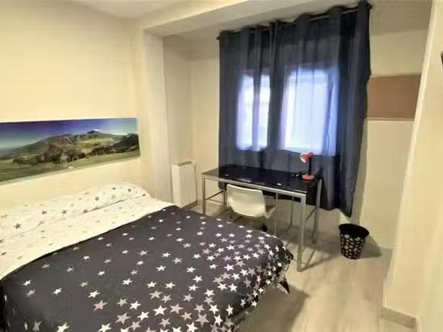 Único Habitación en Calle Doctor Vaca Castro, Angustias Chana.