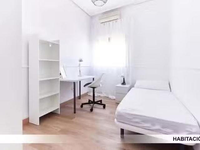 ¡En alquiler! Habitación en Calle Juan de Ledesma