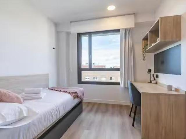 Encantador Habitación en Calle la Estrada, Fuencarral El Pardo