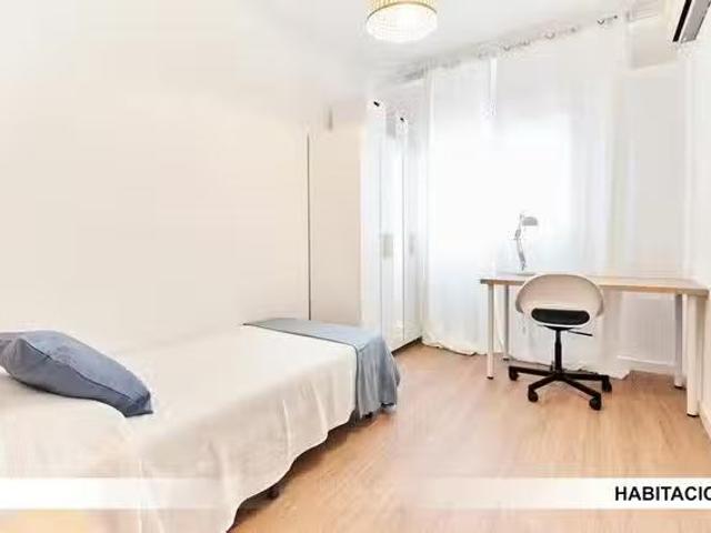 ¡Recién llegado! Habitación en Calle Párroco Antonio González.