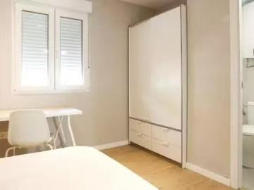 ¡En alquiler! Habitación en Calle San José de Calasanz