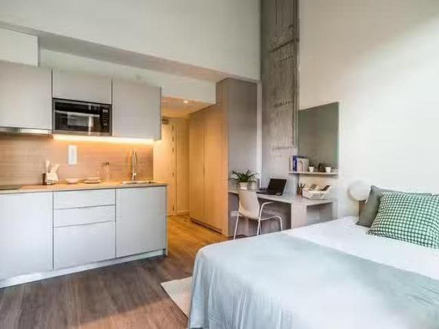 Bonito Habitación en Carrer de Cristóbal de Moura, Provençals.