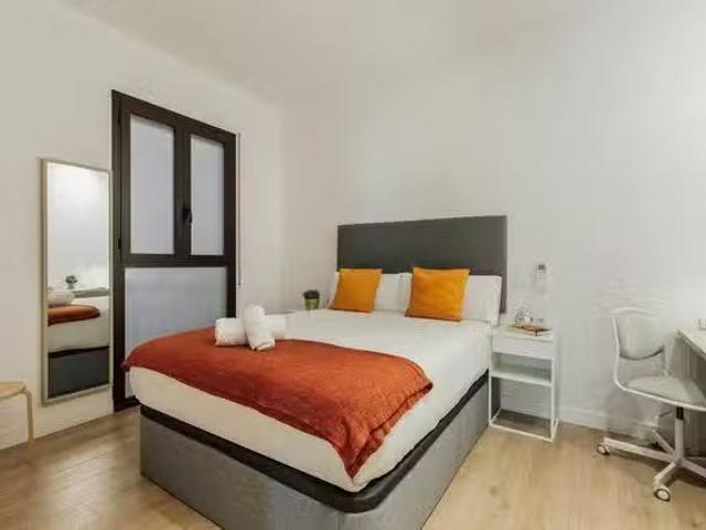 ¡Recién llegado! Habitación en Carrer de Balmes, l'Antiga Esqu.