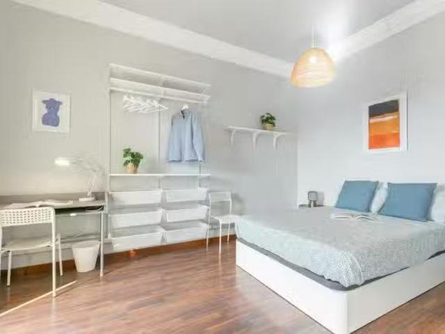 Único Habitación en Carrer de Balmes, l'Antiga Esquerra de l'E.