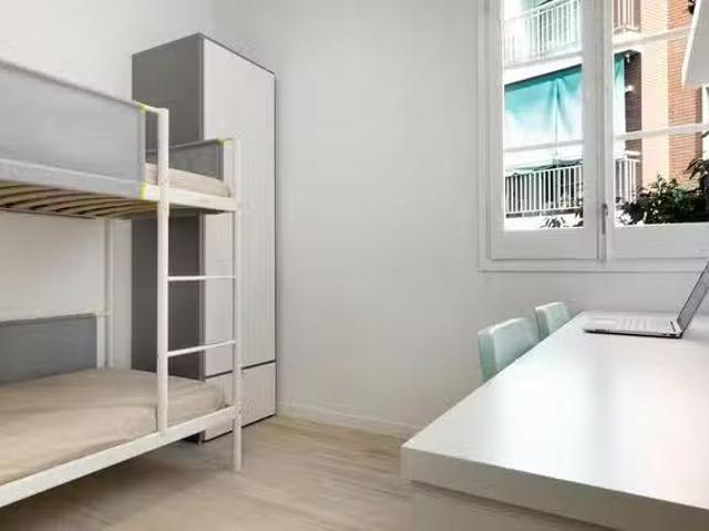 Nuevo Habitación en Carrer de Bassegoda, Sants Badal