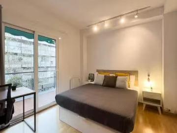 ¡Recién llegado! Habitación en Carrer de Benet Mateu, Les tres.