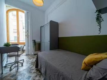 ¡Renta! Habitación en Carrer de Girona, L'Eixample