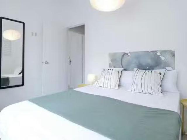 Barato Habitación en Carrer de Rosalía de Castro, El Baix Guin.