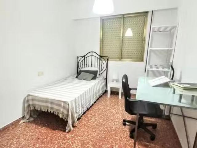 Bonito Habitación en Carrer de Vázquez de Mella