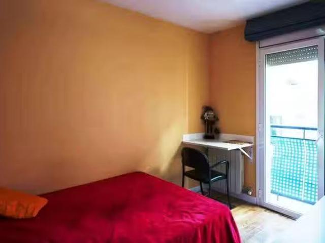 Bonito Habitación en Carrer del Perelló, El Poblenou