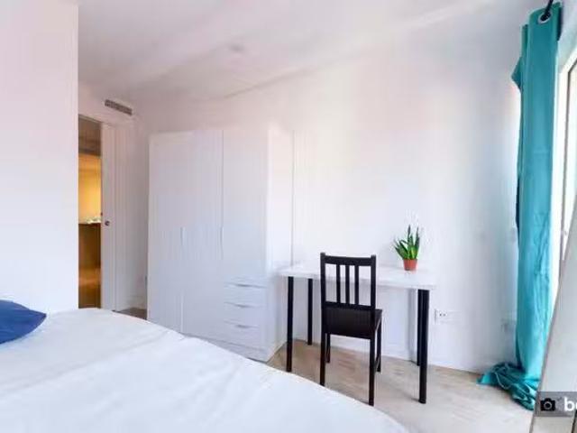 ¡Renta! Habitación en Carrer del Poeta Cabanyes