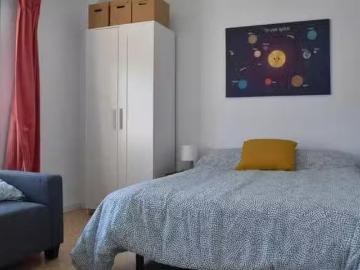 Nuevo Habitación en Carrer Sants Just i Pastor, l'Amistat