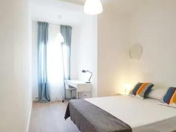 Bonito Habitación en Gran Via de les Corts Catalanes, Dreta de.