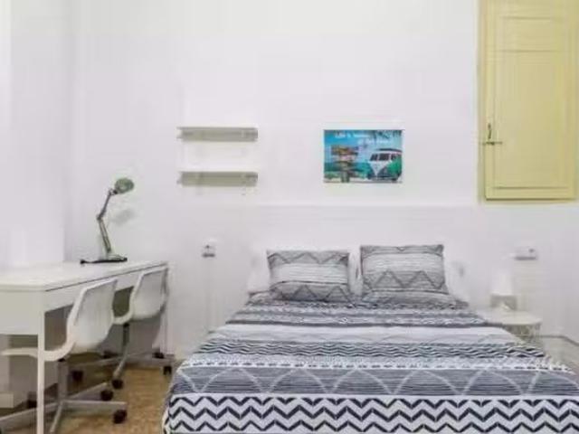 Bonito Habitación en Gran Via del Marqués del Túria
