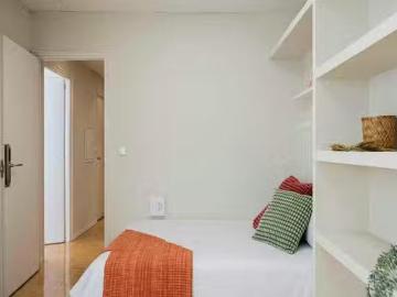 Bonito Habitación en Paseo de la Castellana, Cuatro Caminos