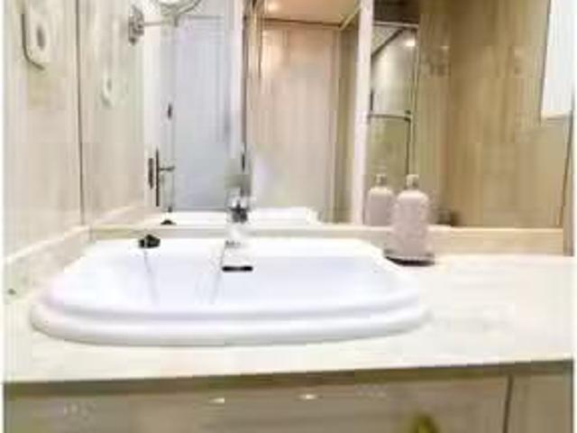 Encantador Habitación en piso compartido de 11 habitaciones en.