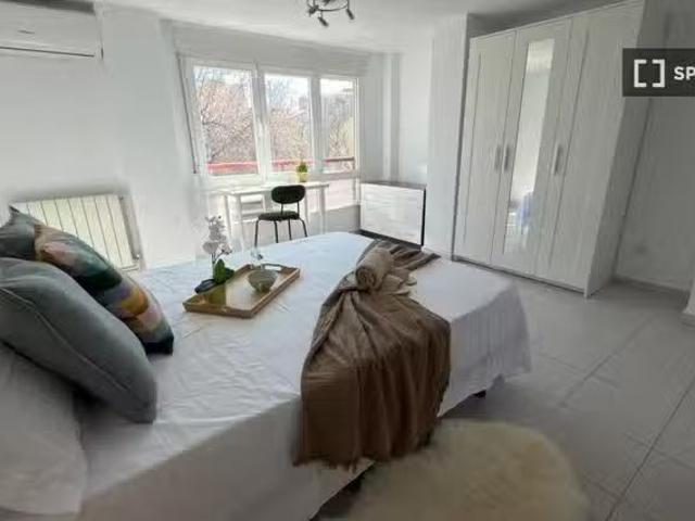 ¡Oferta! Habitación en piso compartido de 4 habitaciones, Arco.