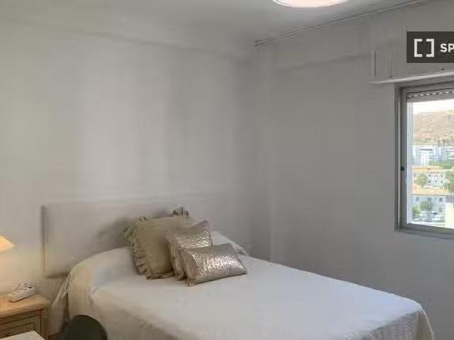 ¡Oferta! Habitación en piso compartido de 4 habitaciones en Ja.