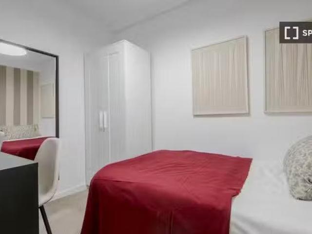 ¡Oferta! Habitación en piso compartido de 5 habitaciones en al.