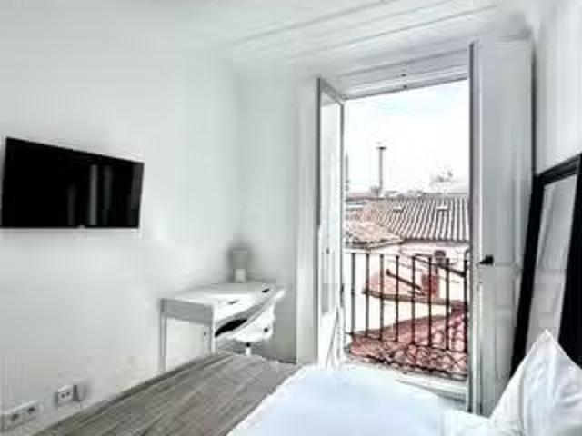 Encantador Habitación en piso compartido de 5 habitaciones en.