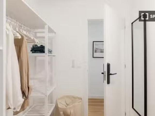 Nuevo Habitación en piso compartido de 5 habitaciones en Trini.