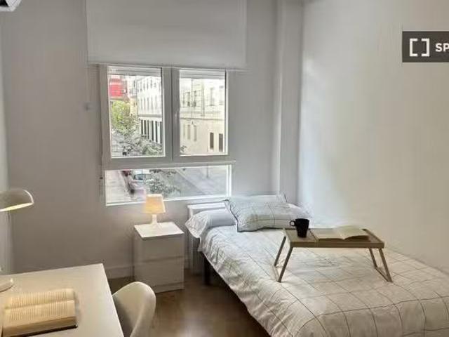 ¡Recién llegado! Habitación en piso compartido en Cuatro Camin.