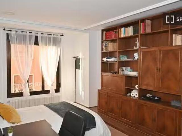 Acogedor Habitación en piso compartido en alquiler en El Merca.