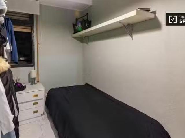 Bonito Habitación en piso compartido en alquiler en Iralabarri.