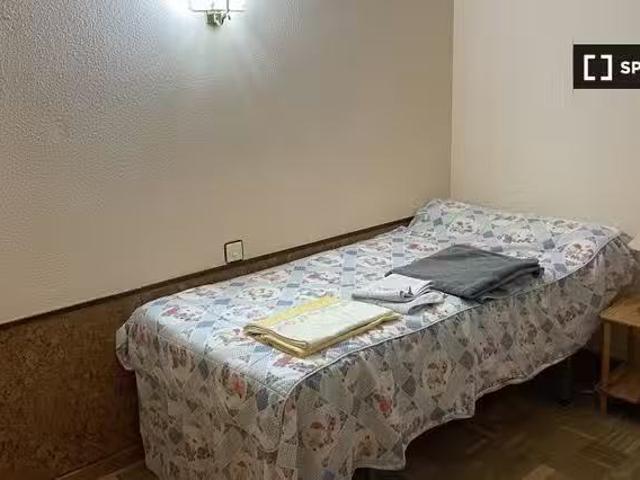 Encantador Habitación en piso compartido en alquiler en Legané.