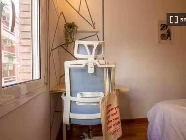 ¡Recién llegado! Habitación en piso compartido en Sant Gervasi.