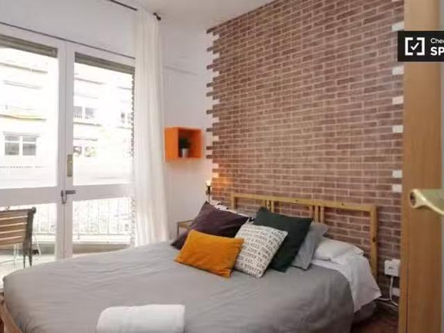 Bonito Habitación en piso compartido por Eixample, Barcelona